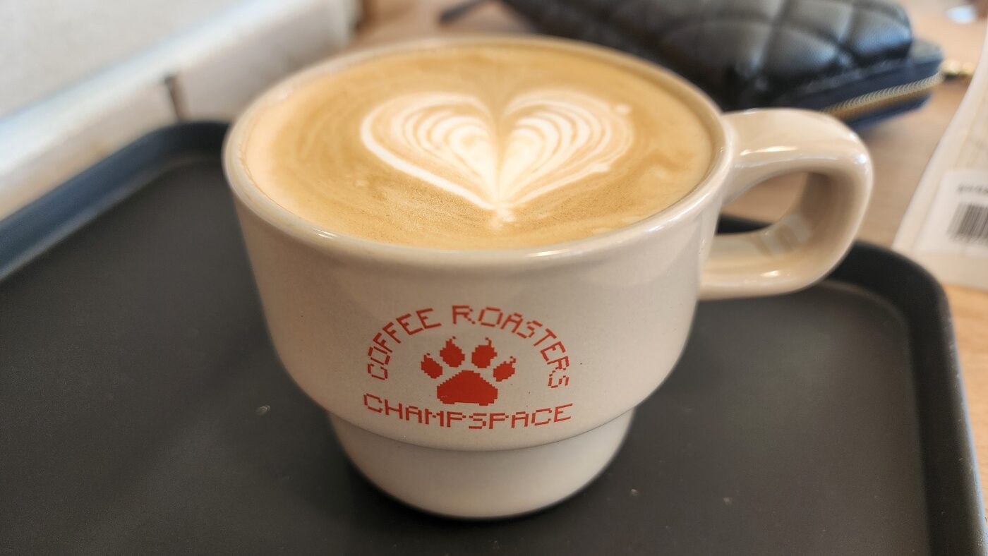 엄마의 셀프케어를 표현한 커피