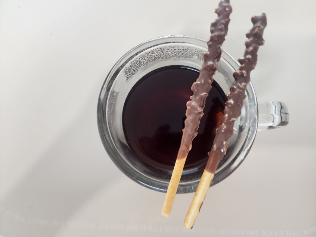 내린 커피와 쿠키