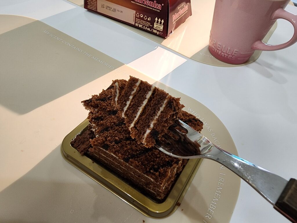 한조각 떼어낸 케이크