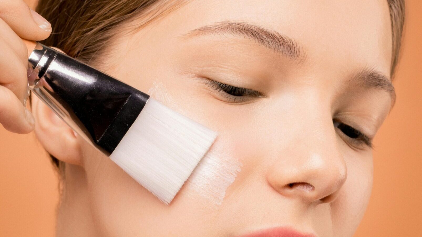 자극 없이 민감성 피부 관리법 스킨케어를 하는 과정