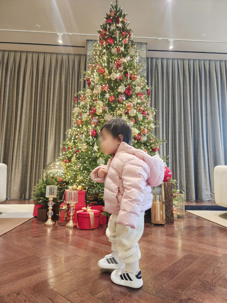 더블트리 판교 호텔 프론트 앞 크리스마스트리