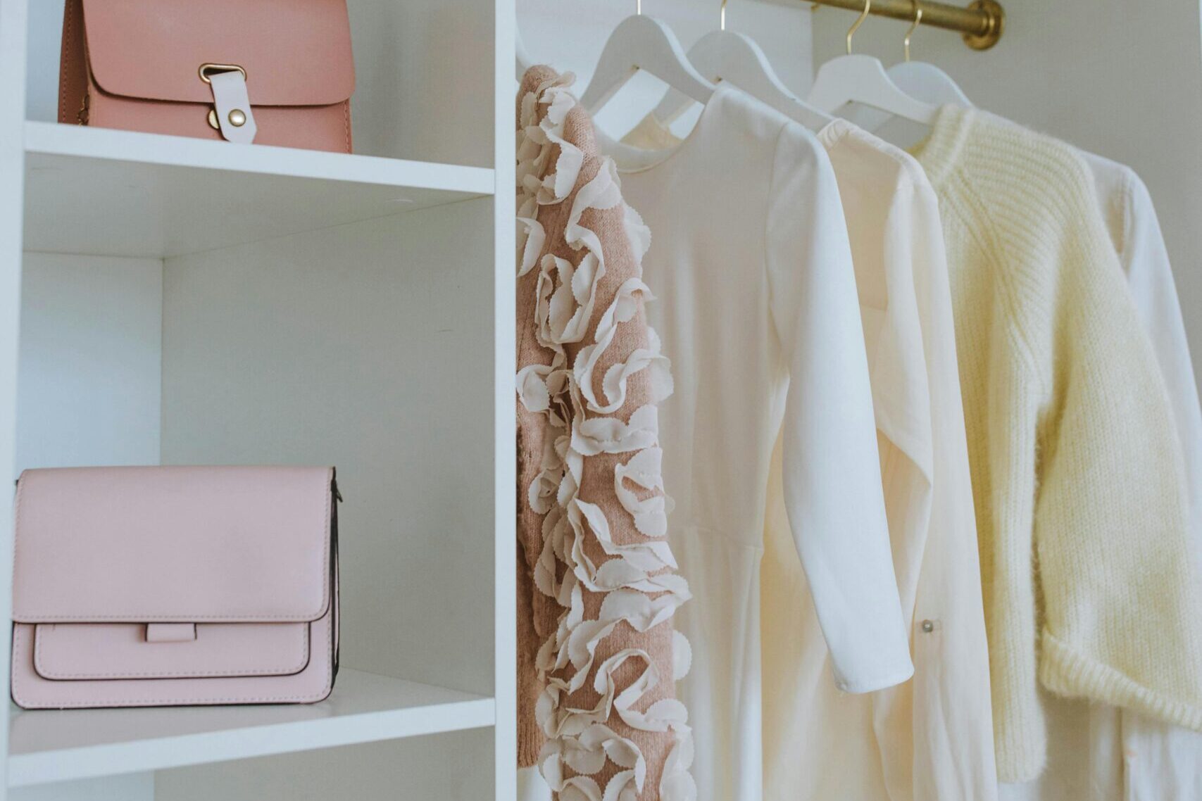 옷장 미니멀 정리법으로 계절옷 정리한 옷장