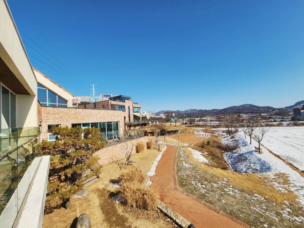 천안 뚜쥬루 카페 테라스뷰