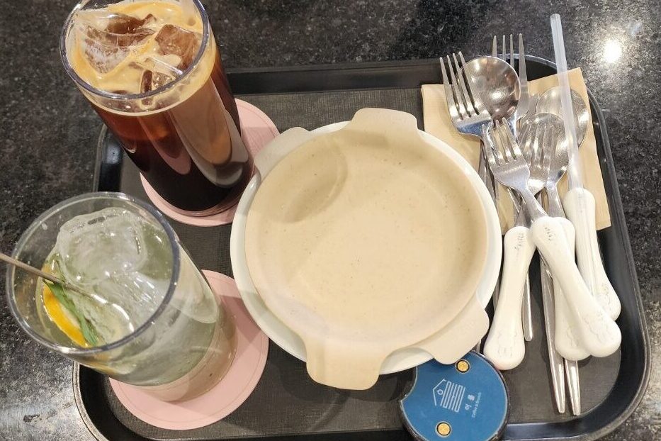 세종 브런치카페 이룰 음료와 아기식기