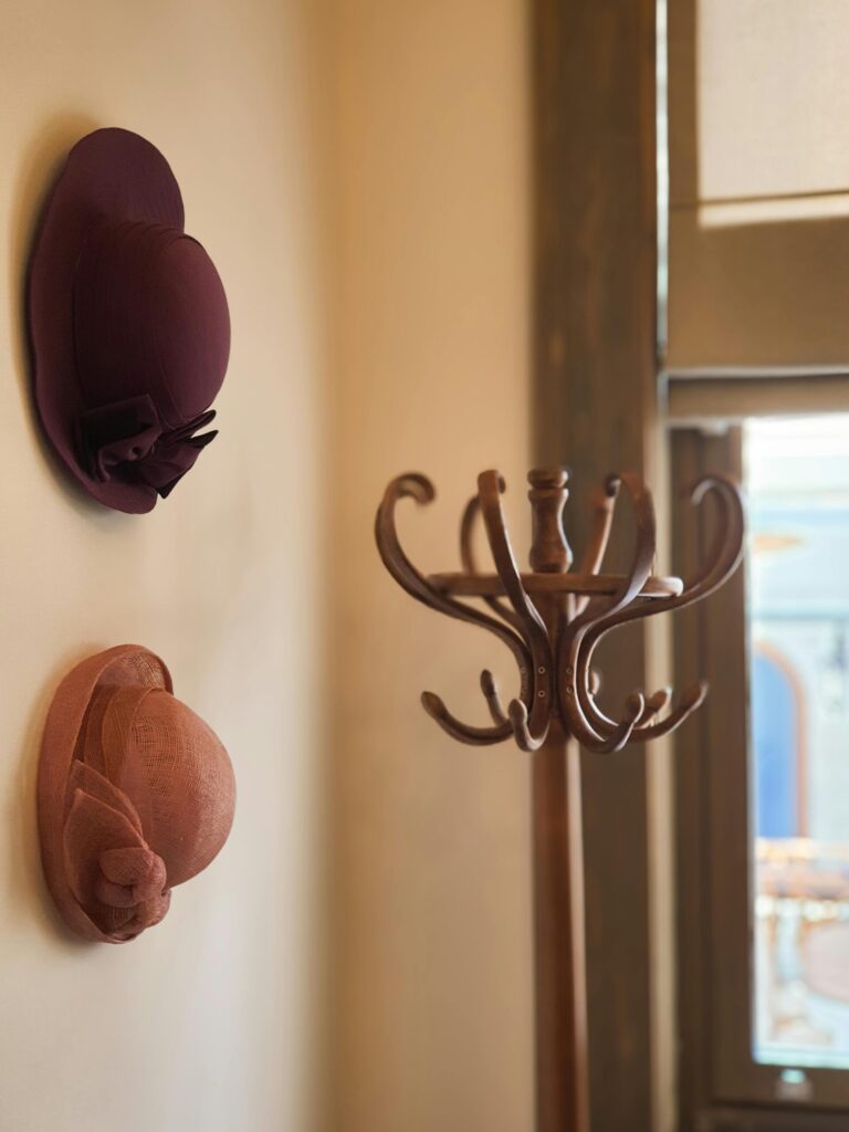 좁은 집 수납 정리 노하우로 걸이, 후크를 이용한 수납