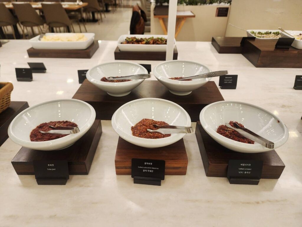 변산 더테이블 조식 한식 젓갈