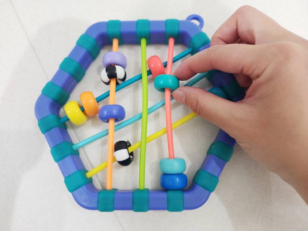 아기 외출 준비물 엄마 가방 필수템 장난감