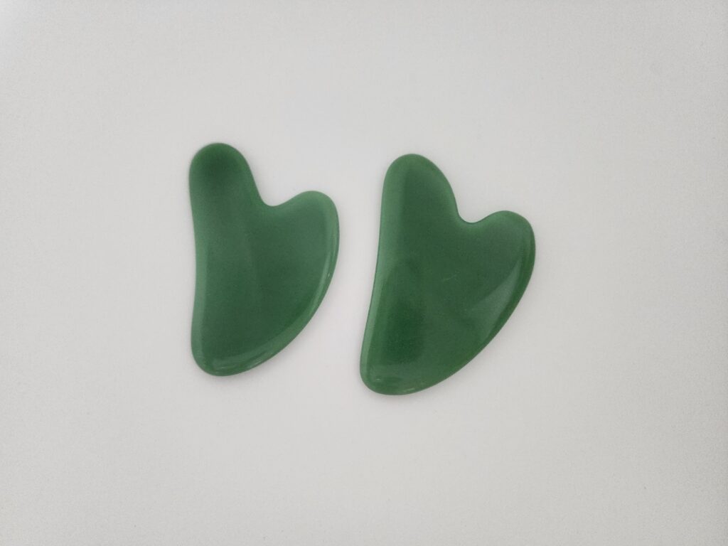 피부 혈액순환 도움되는 얼굴 괄사 마사지기