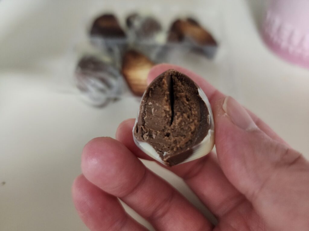 길리안 초콜릿 한 입 먹어본 장면